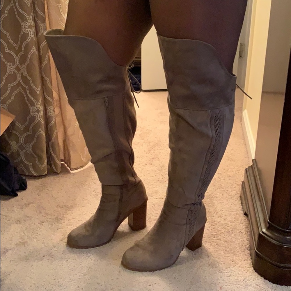 Over the knee high boots 😍